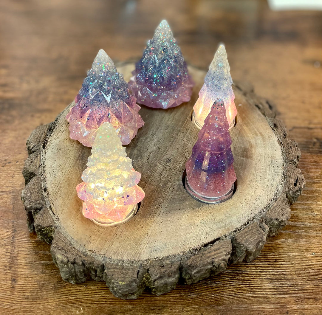 EVERGREEN TREE RESIN LIGHTS AND WOODEN BASE - SET OF 5