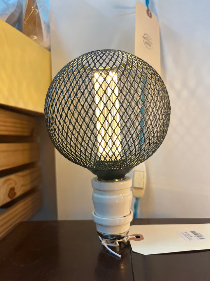 ANTIQUE RADIO TABLE LAMP - 2 E26 LED BULBS INCLUDED